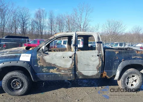 2003 Dodge Ram 1500 Slt/Laramie/St from USA, damaged, VIN 1D7HU18NX3S236506